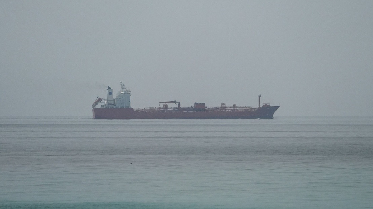Oman Pledges Free Transit Through Strait of Hormuz Under New Iran-US Understanding