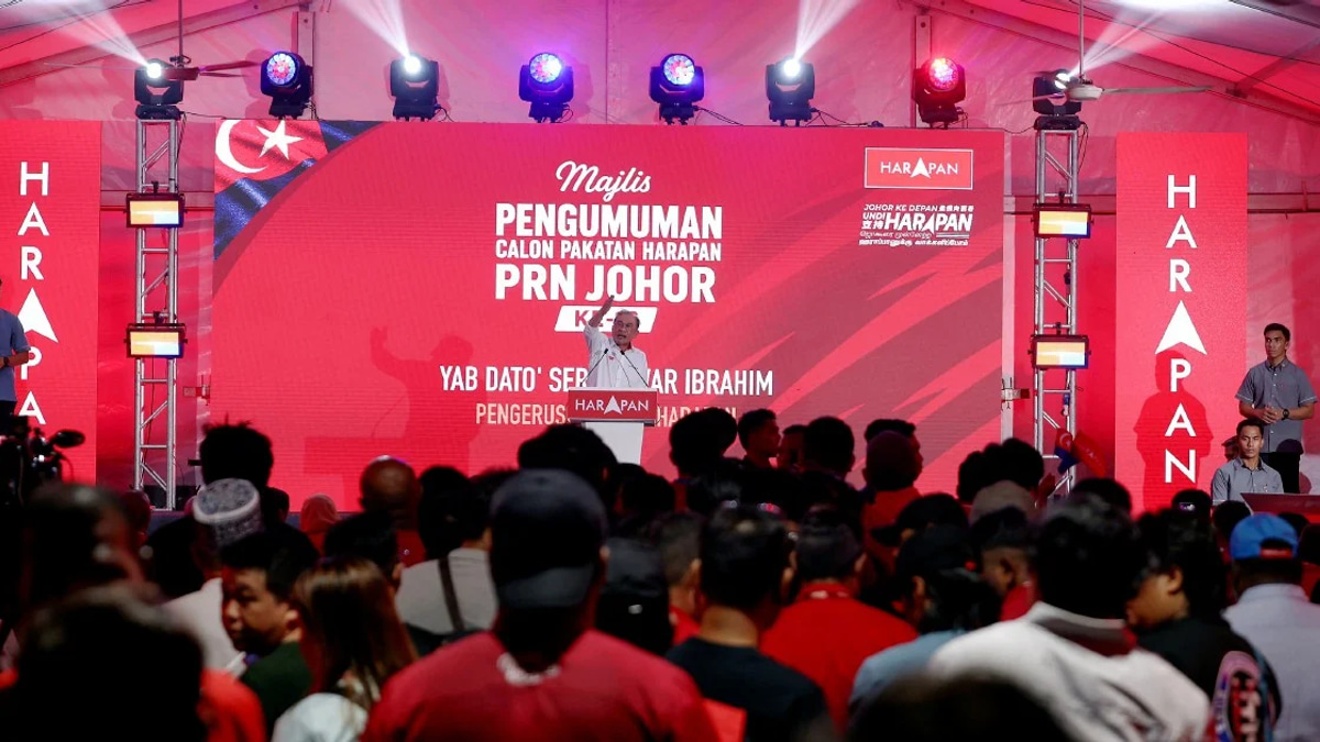 Anwar Urges Clear Boundary Between Johor Election Contest and Royal Institutions