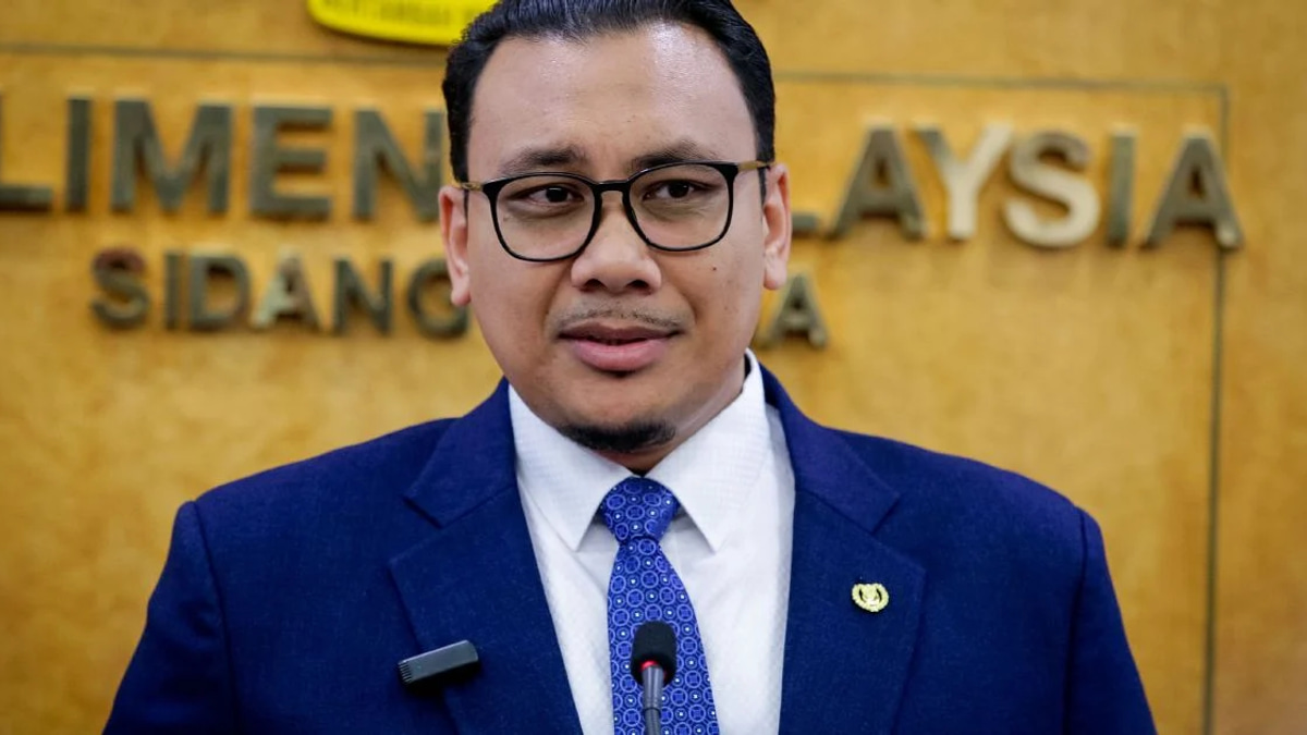 PAS Youth Leader Escalates Facebook Dispute into Legal Battle Over Family Insult