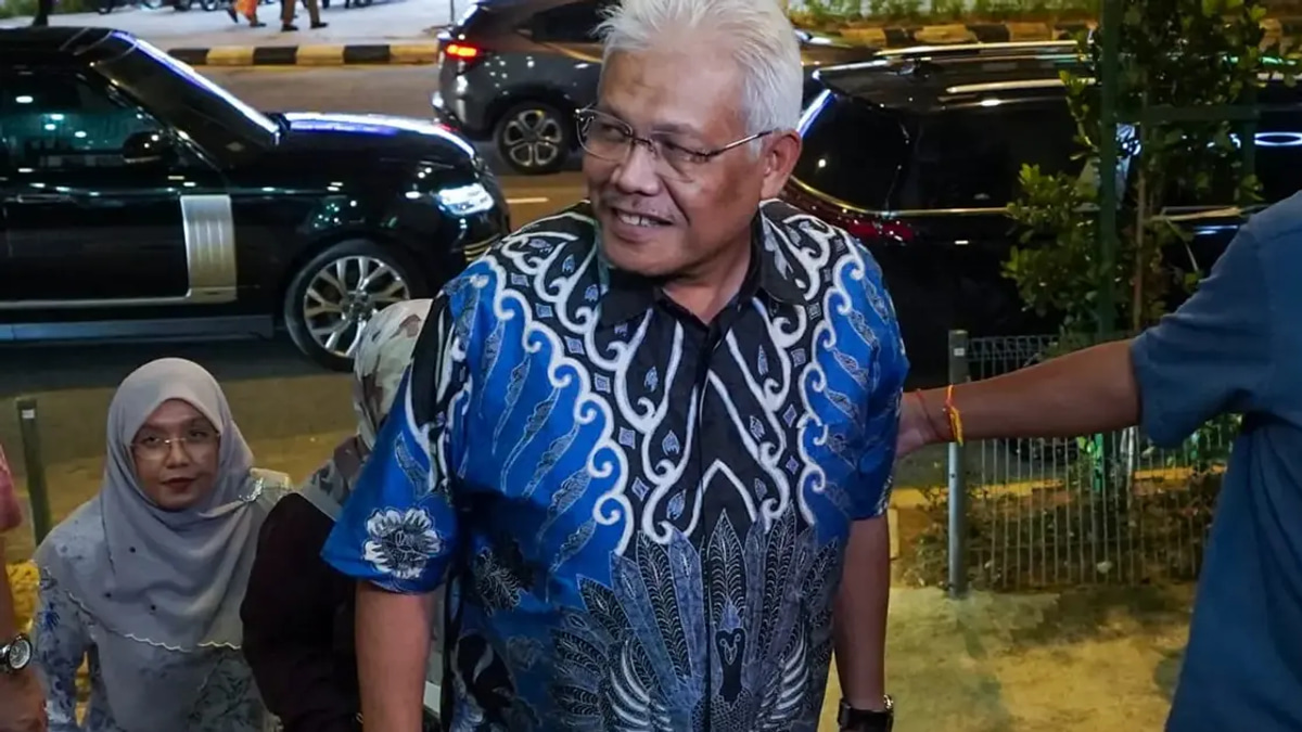 Hamzah and Opposition Lawmakers Hold Discussions at PAS Headquarters