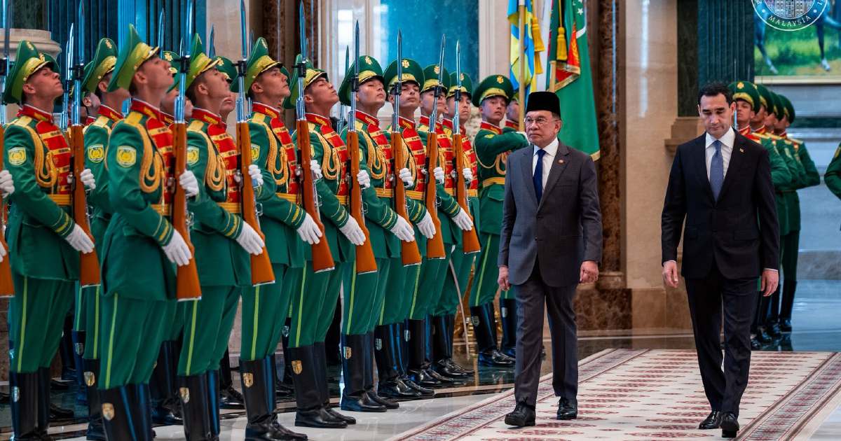 Anwar receives ceremonial welcome at Turkmenistan presidential palace