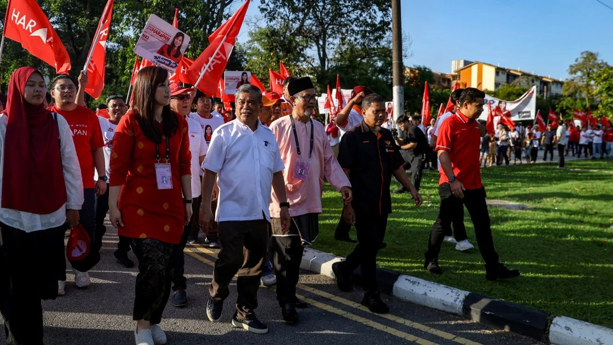 Johor voters rally behind Pakatan Harapan as Sharon Teo files nomination at Permas