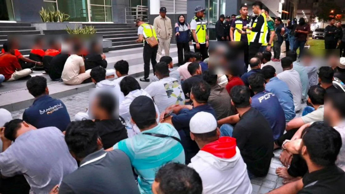 Indonesian Workers Detained in Klang for Using Relatives' MyKad and Forged Documents