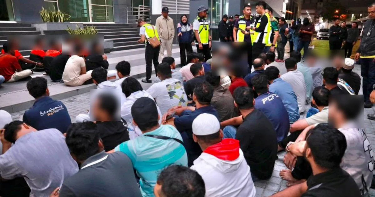 Indonesian Workers Detained in Klang for Using Relatives' MyKad and Forged Documents