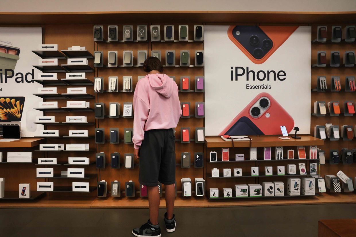 Apple and OpenAI's Escalating Hardware War Reveals Silicon Valley's Talent Poaching Problem