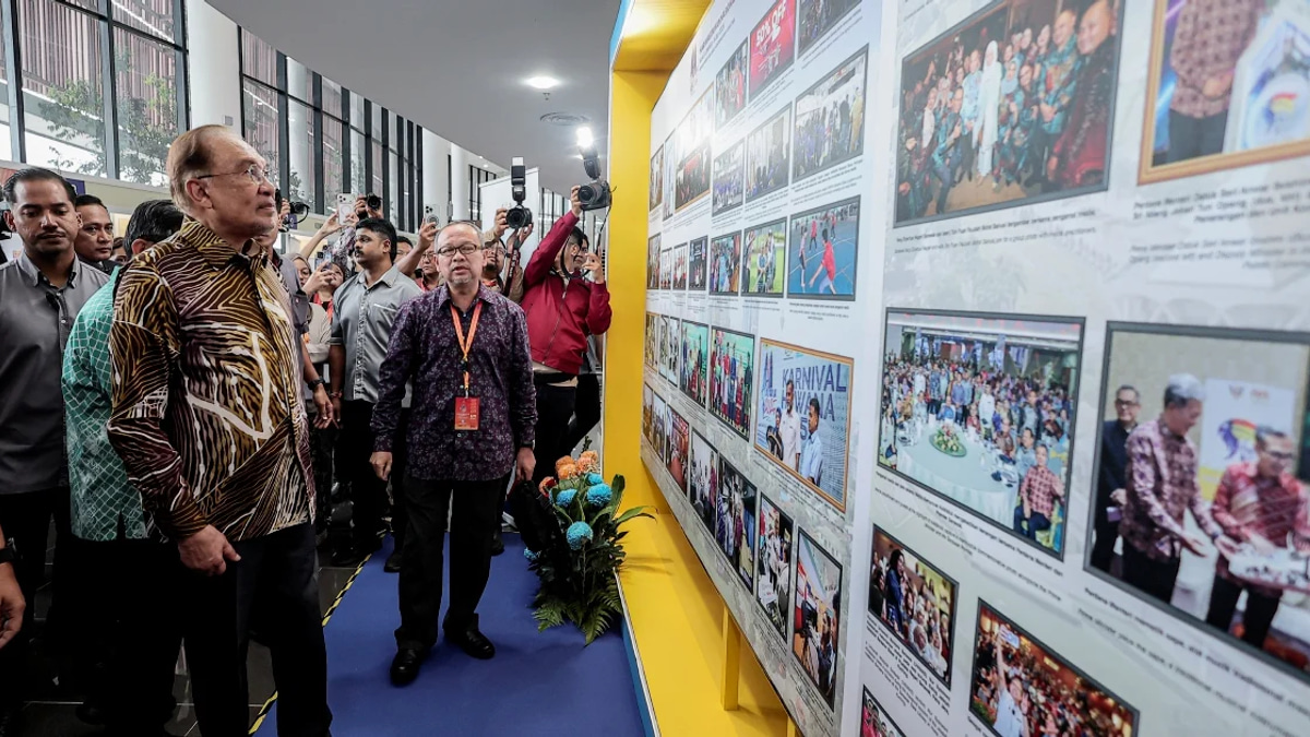 Anwar commits RM1 million to journalists' welfare fund as media sector support continues