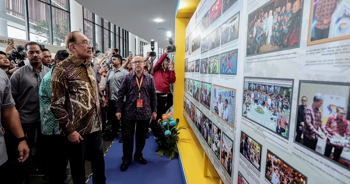 Anwar commits RM1 million to journalists' welfare fund as media sector support continues