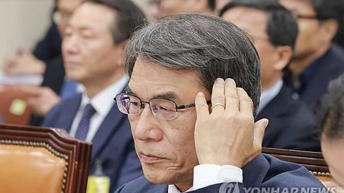 South Korean Authorities Raid Election Commission in Former Chief's Embezzlement Probe