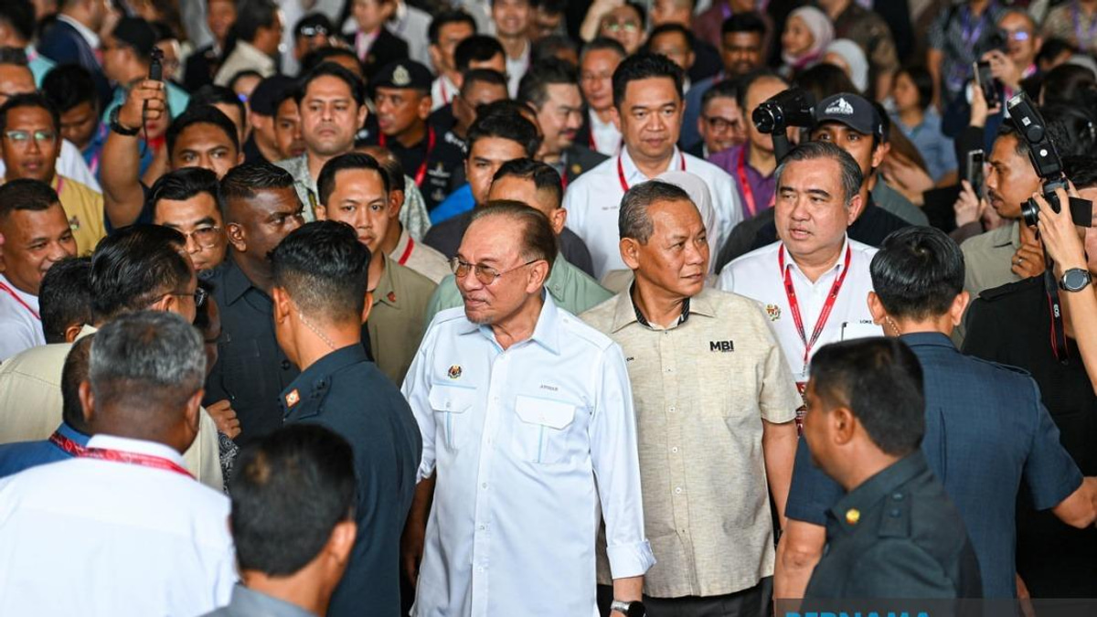 Anwar Urges Melaka DAP To Reconsider Exit From State Government