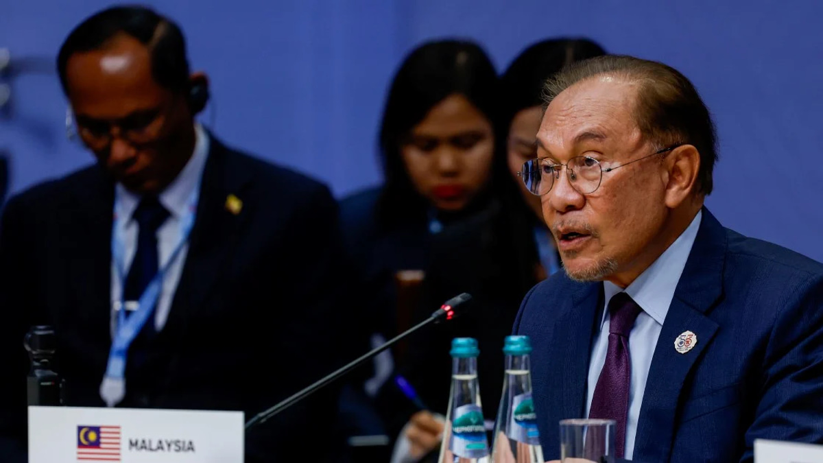 Anwar Stresses Dialogue and Diplomacy as Path to Resolving Global Tensions