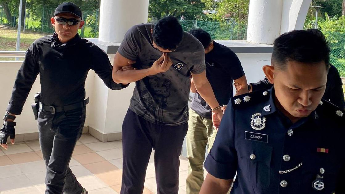 Two soldiers charged with smuggling Myanmar migrants across border
