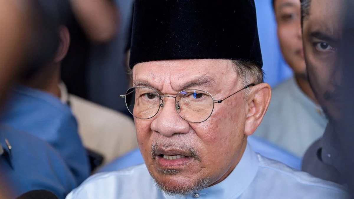 Anwar Dismisses Reports of Onn Hafiz Exclusion from Felda Event