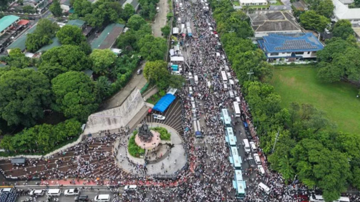 Iglesia Ni Cristo mobilizes thousands to protest senator's arrest warrant