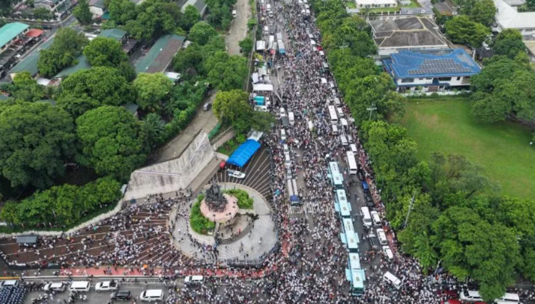 Iglesia Ni Cristo mobilizes thousands to protest senator's arrest warrant
