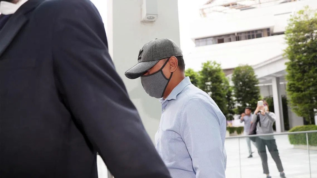 Singapore mosque executive chairman jailed 14 months for corruption over S$223,000 contracts