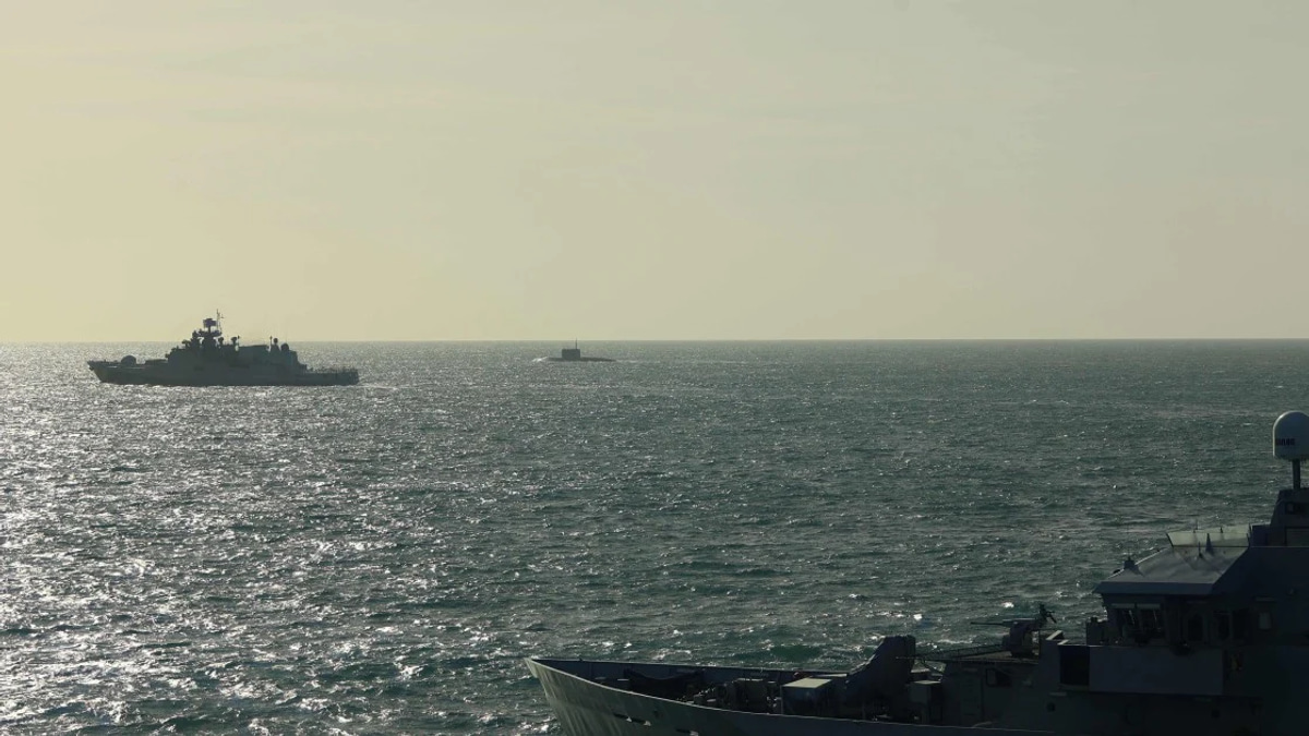 UK PM Defends Response to Russian Warship Incident, Stops Short of Escalation