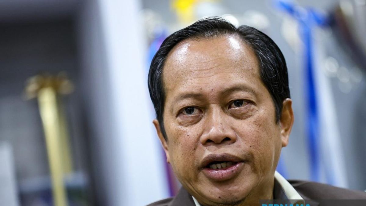 Ahmad Maslan Steps Back from Johor Election Race