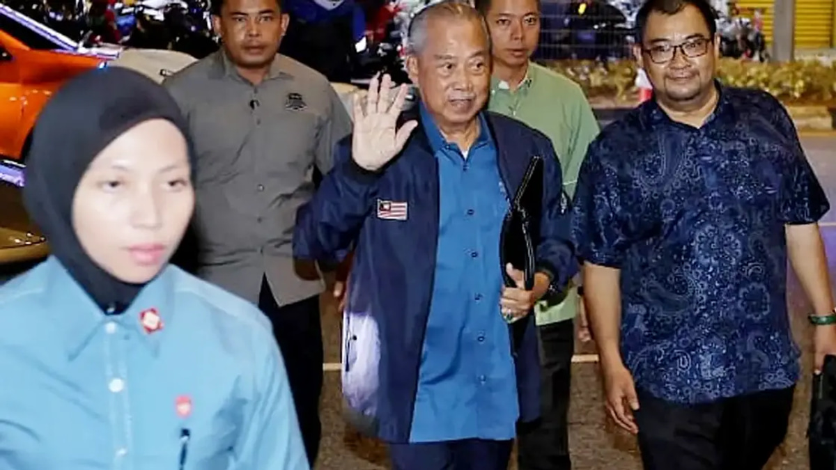 Muhyiddin Leads Emergency Perikatan Nasional Crisis Talks as Coalition Fractures
