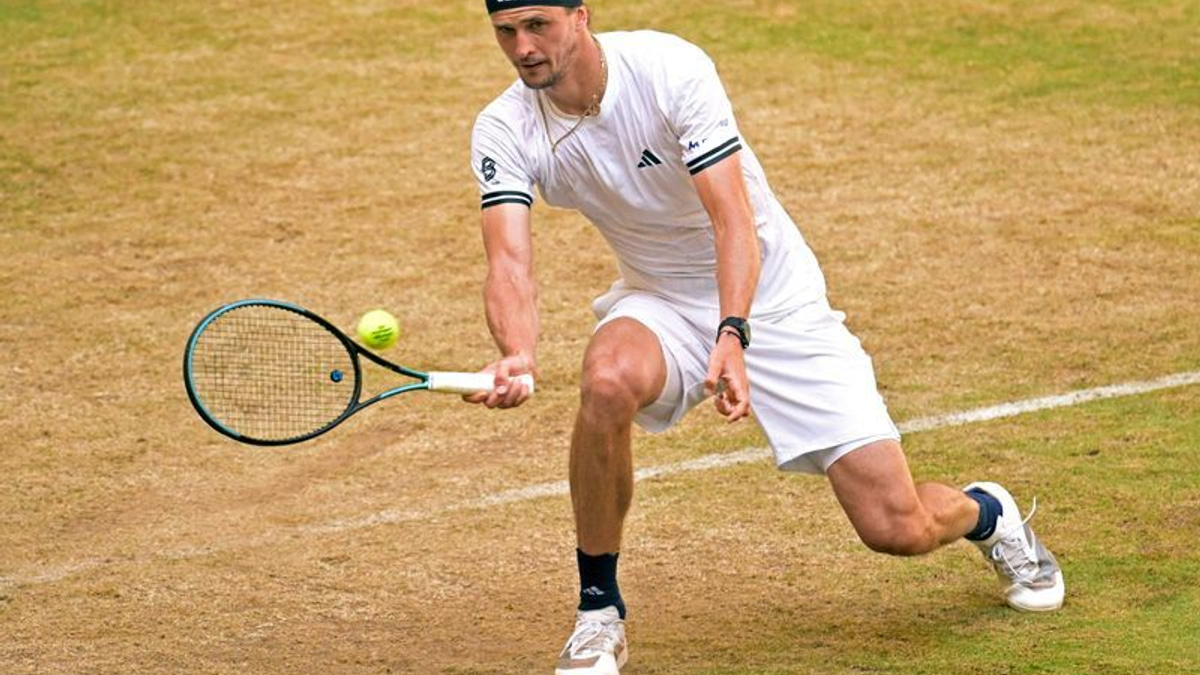 Zverev blames faulty glucose sensor for Halle loss to Fritz