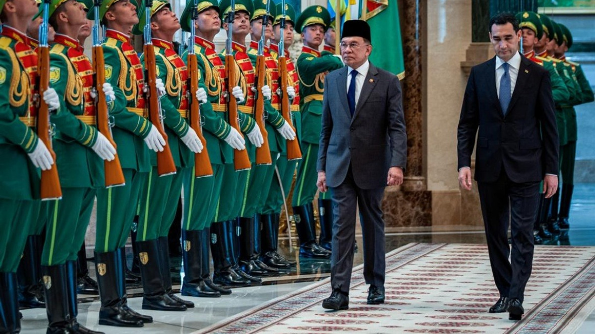 PM Anwar Accorded Official Welcome At Turkmenistan Presidential Palace