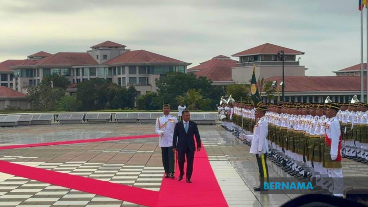 Bangladesh PM Tarique Rahman Receives Official State Welcome in Putrajaya