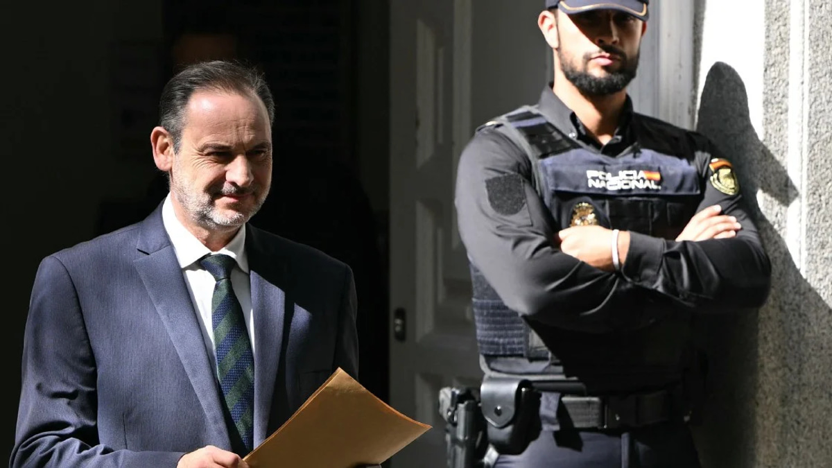 Spanish PM's Former Transport Minister Jailed for 24 Years Over Corruption