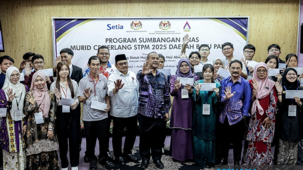 214 STPM High-Achievers in Batu Pahat Receive Prime Minister's Special Awards