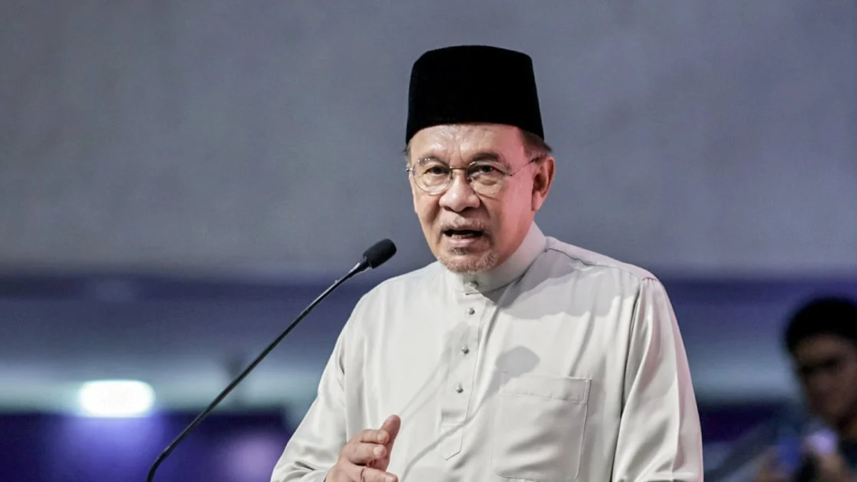Tunku Mahkota of Johor meets with Prime Minister Anwar Ibrahim