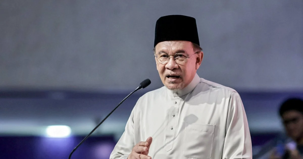 Tunku Mahkota of Johor meets with Prime Minister Anwar Ibrahim