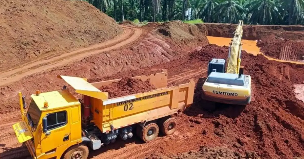 Nine arrested as police uncover RM3.75 million illegal bauxite operation on Felda land