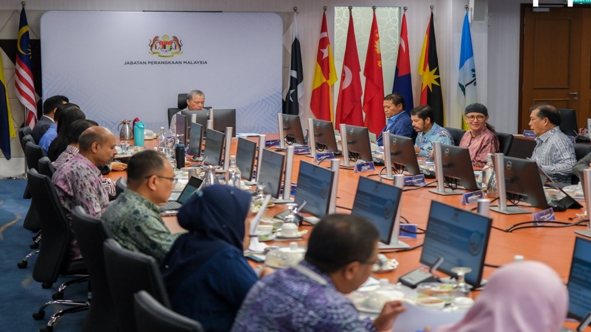Data and AI Central to Malaysia's 13th Plan Success, Says Fadillah