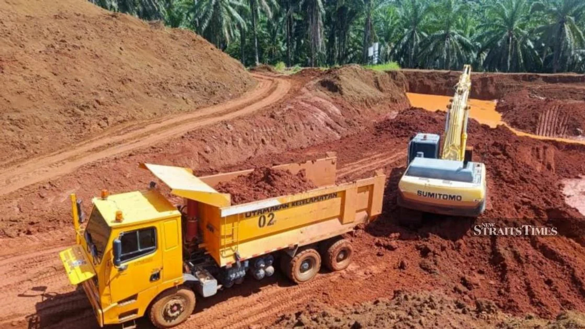 Two arrested over illegal silica sand operation in Terengganu; equipment seized
