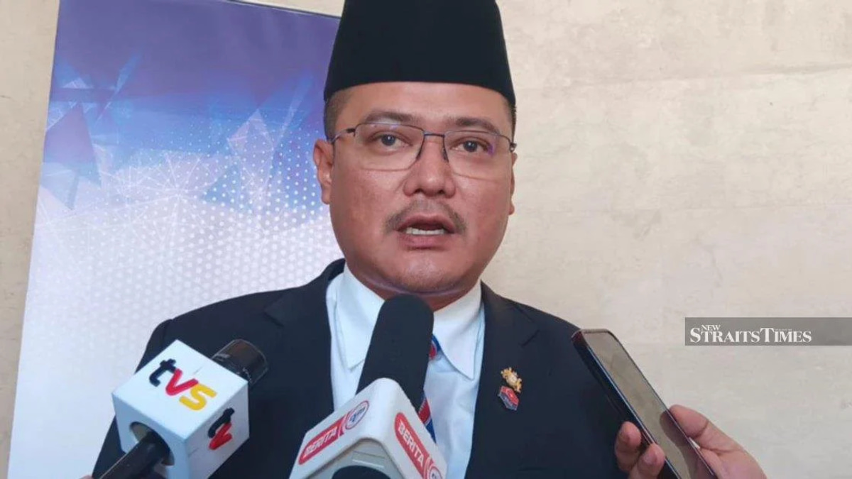 Johor BN Dismisses Puad's Palace Claims as Baseless, As Umno Youth Leader Reports Mass Police Complaints