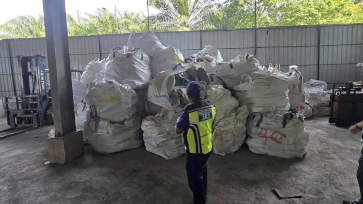 RM6.4 Million E-Waste Haul Seized in Kuantan as Factory Manager Detained