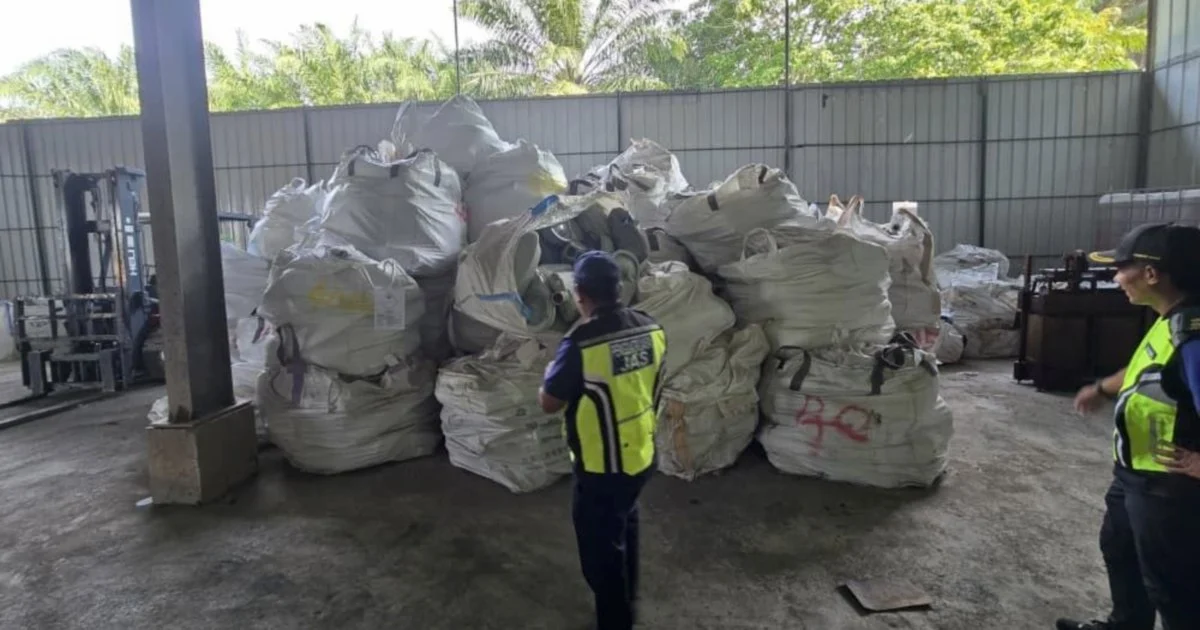 RM6.4 Million E-Waste Haul Seized in Kuantan as Factory Manager Detained