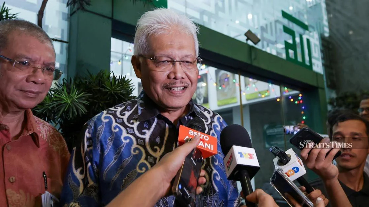 Hamzah Zainudin set to reclaim opposition leader's seat as Bersatu's influence shifts
