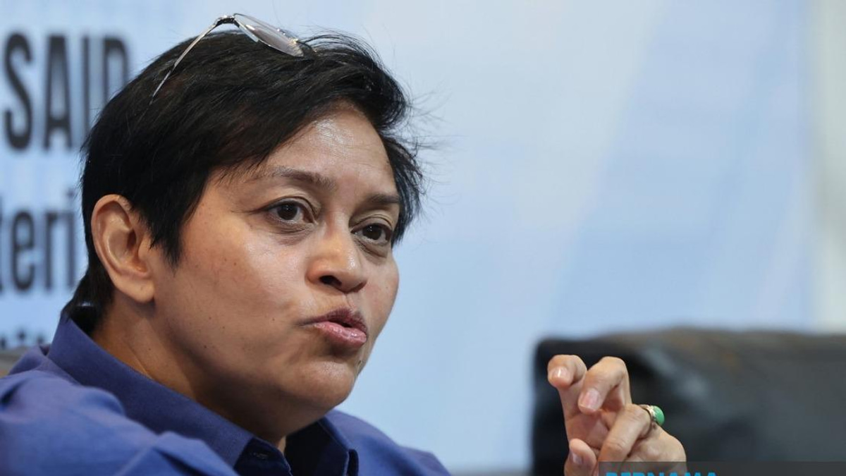 State-Level Political Deals Won't Shake Federal Unity Government, Says Azalina