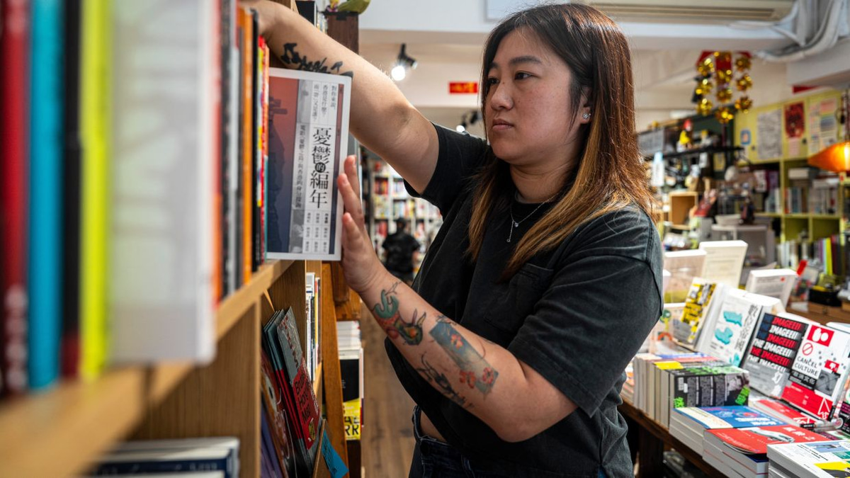 Hong Kong Police Arrest Bookstore Owner in Fresh Crackdown on Dissent