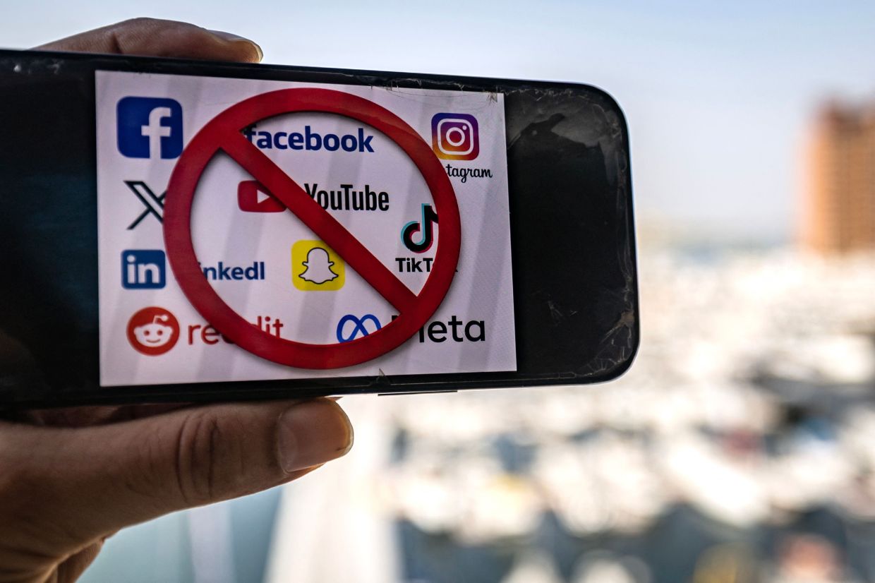 UAE Joins Global Push to Ban Social Media for Under-15s, First Arab Nation to Take Action