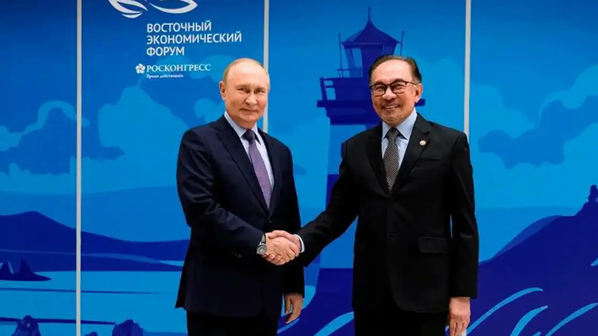 Anwar to Explore Fuel Supply Options with Putin During Russia Visit