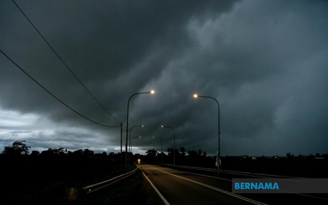 MetMalaysia Issues Thunderstorm Warning Across Six States and Labuan