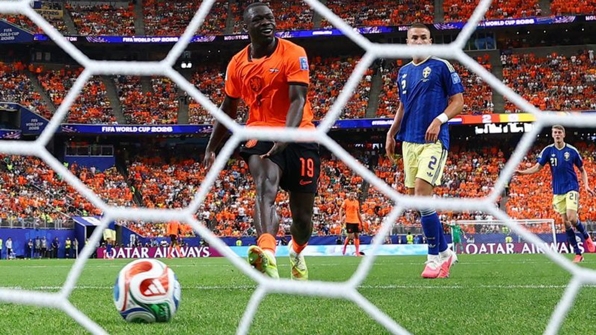 Brobbey's stunning brace against Sweden positions him as heir to Depay for Dutch attacking duties