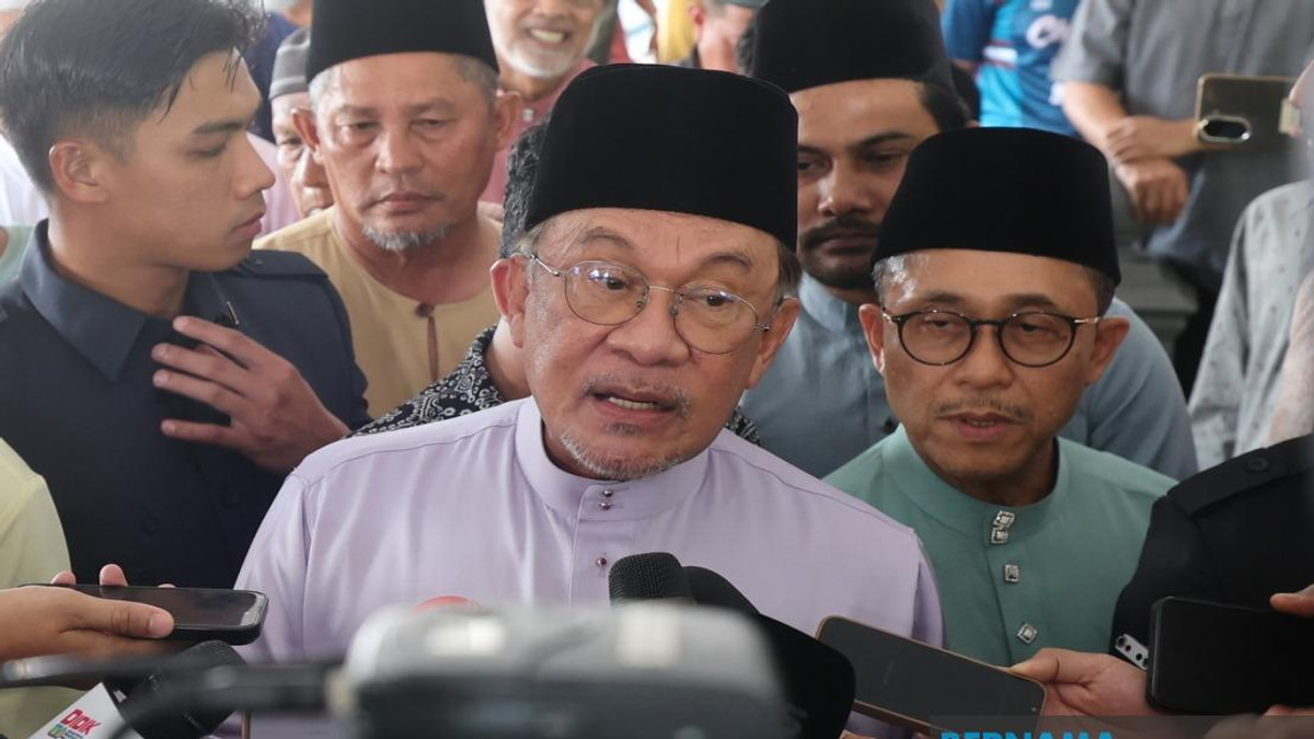 Anwar Pushes Local Councils to Speed Up Approvals and Cut Red Tape