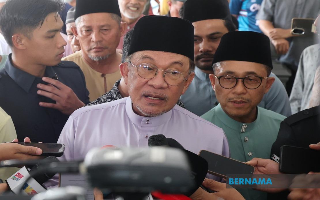 Anwar Pushes Local Councils to Speed Up Approvals and Cut Red Tape