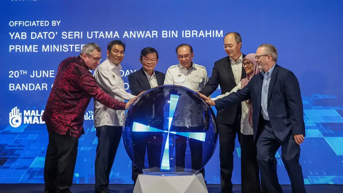 Anwar Appoints Semiconductor Industry Adviser to Bridge University Gap