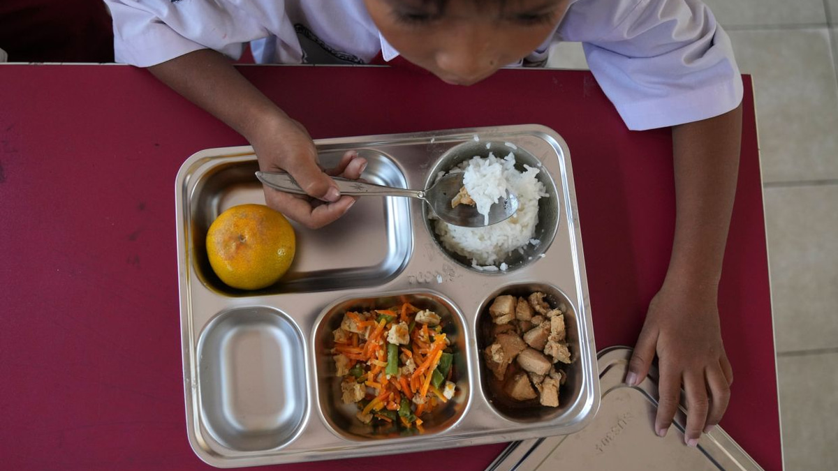 Indonesia's Free Meals Programme Under Fire: Anti-Corruption Group Demands Suspension and Wider Investigation