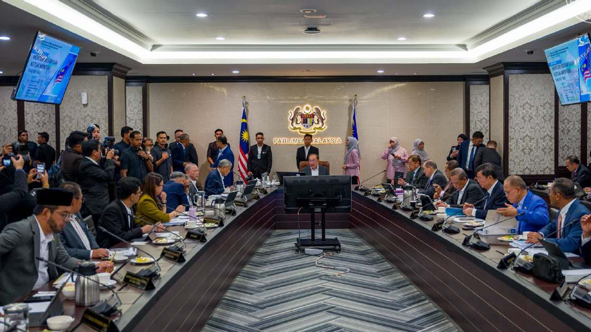 PM Chairs Regional Leaders' Summit to Strategize Economic Recovery Amid Global Tensions