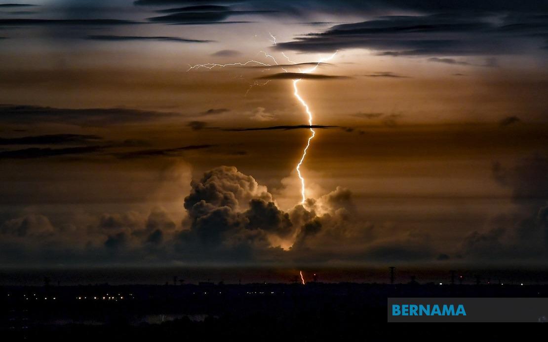 Thunderstorm and Heavy Rain Alert Issued for 10 States and Kuala Lumpur Until Evening