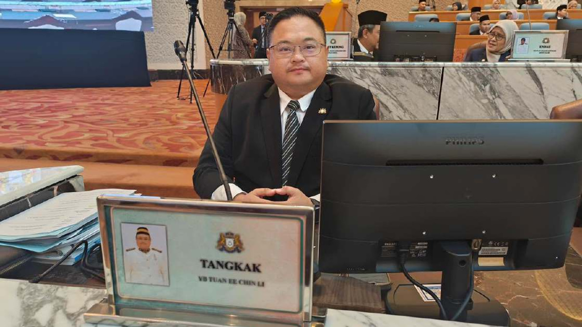 Tangkak race takes shape as BN's How Chin Teck challenges PH's Ee Chin Li