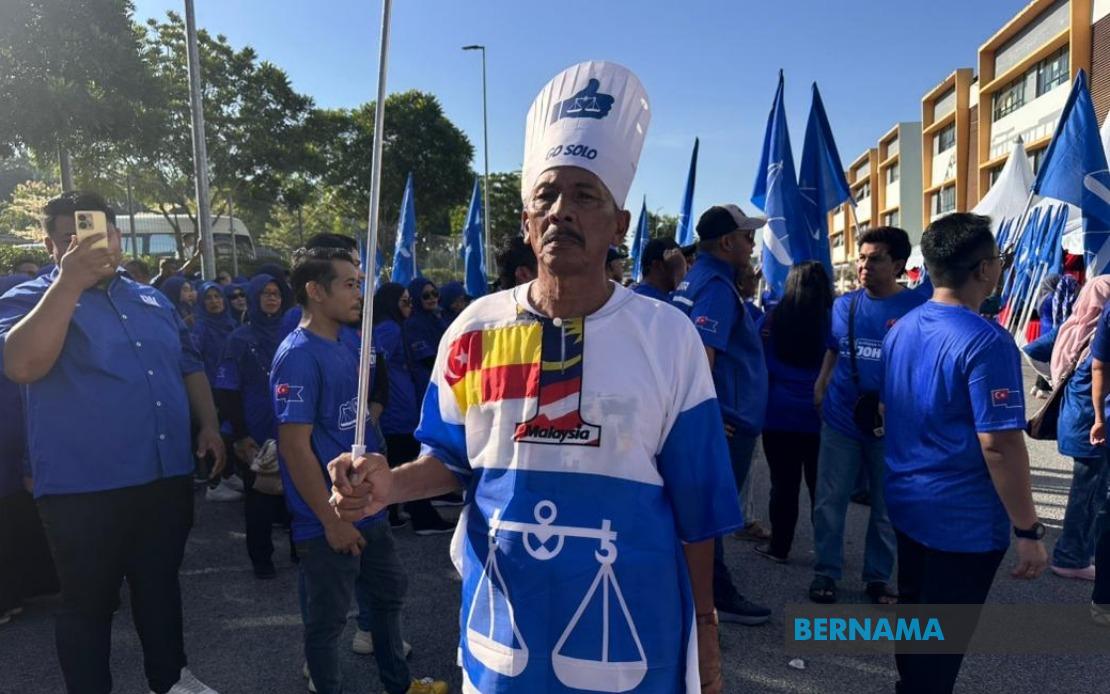 Selangor Retiree Spends Savings to Back Onn Hafiz at Johor Nomination